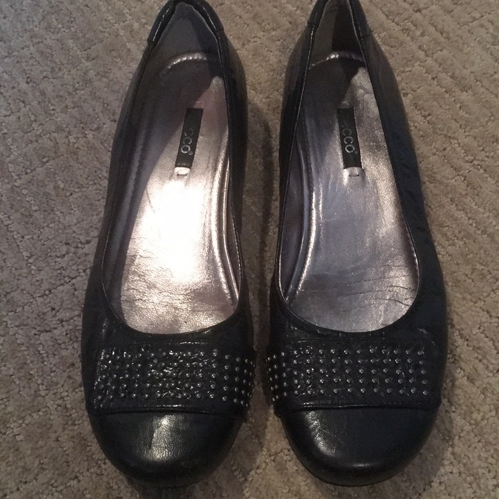 Ecco flats very slightly worn an in EUC.  Size 8.5